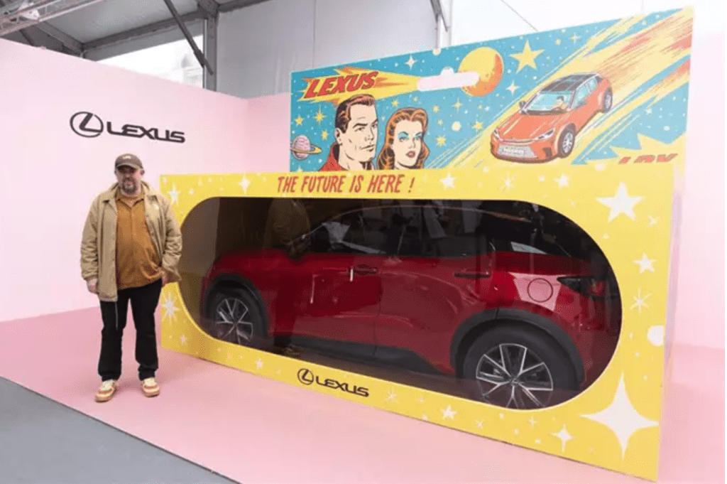 El artista Sergio Mora interpreta el nuevo Lexus LBX como un artículo futurista de lujo